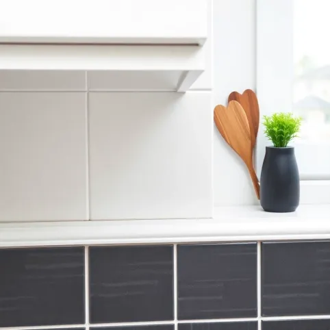 Jak zakończyć płytki na ścianie w kuchni