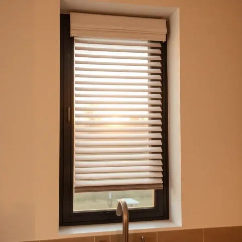 Jak zasłonić okno w kuchni